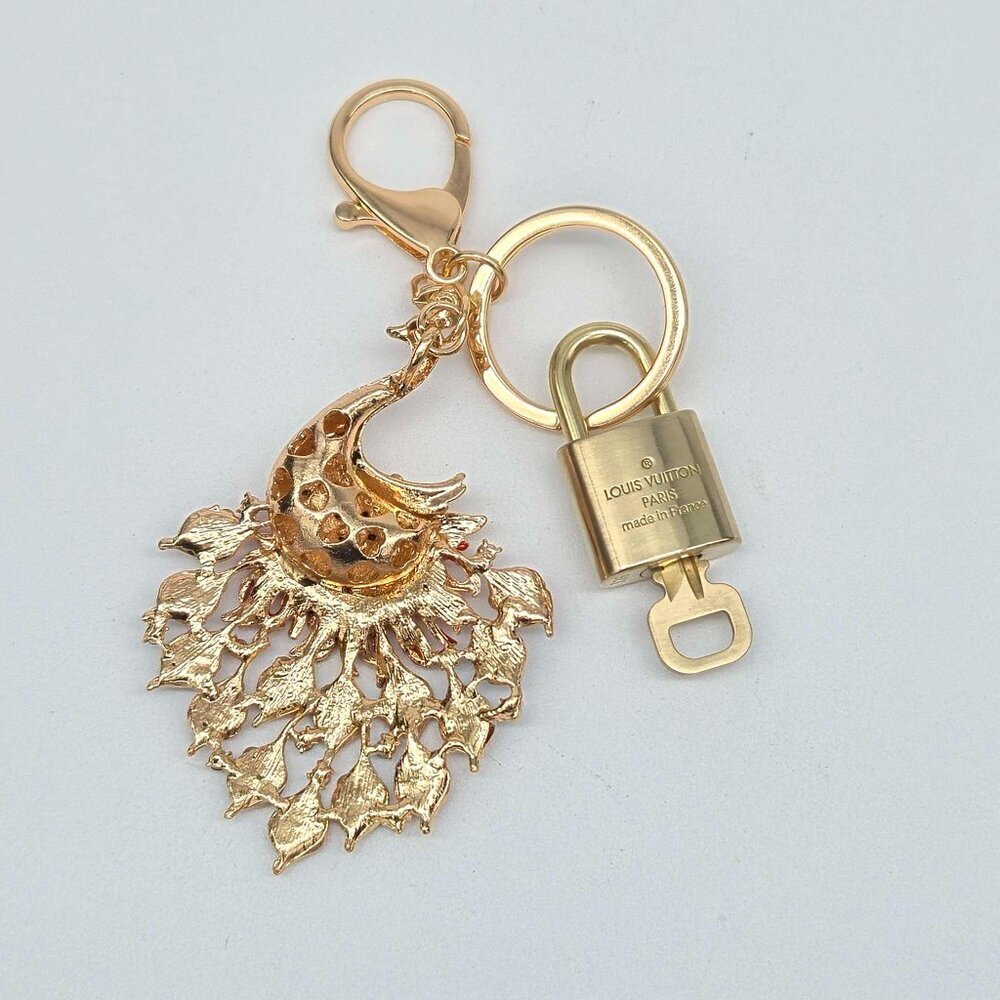 Louis Vuitton Gold Lock 🔑 Authentic LV Padlock + Bag Unbranded Peacock Charm - Picture 4 of 10